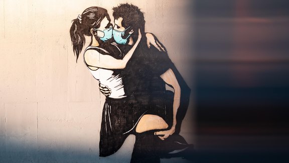 Küssen mit Maske -Grafitti - Foto: Tajford/unsplash