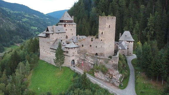 Burg Finstergrün - Foto: Dufek